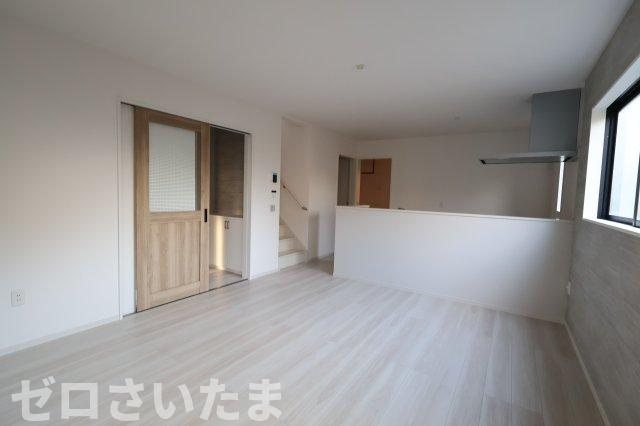 《仲介手数料無料》蓮田市馬込５丁目32新築一戸建てリガーレの居間・リビング