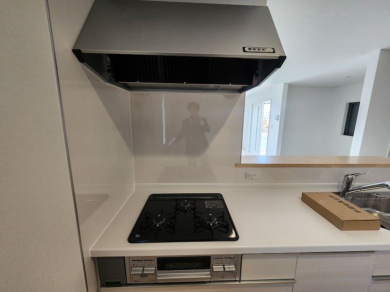 小牧市大字二重堀　新築戸建　2号棟のキッチン|キッチンでお料理をお楽しみください