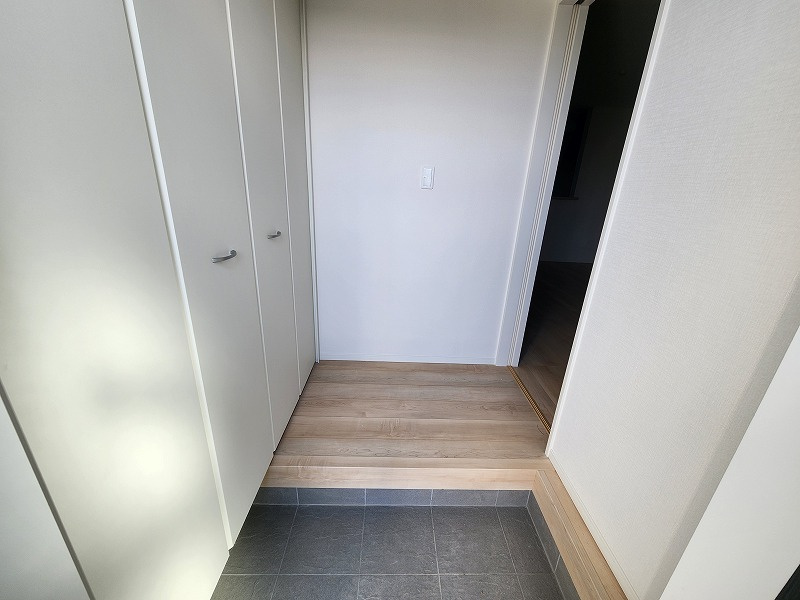 小牧市大字二重堀　新築戸建　2号棟の玄関|ゆったりとした玄関です