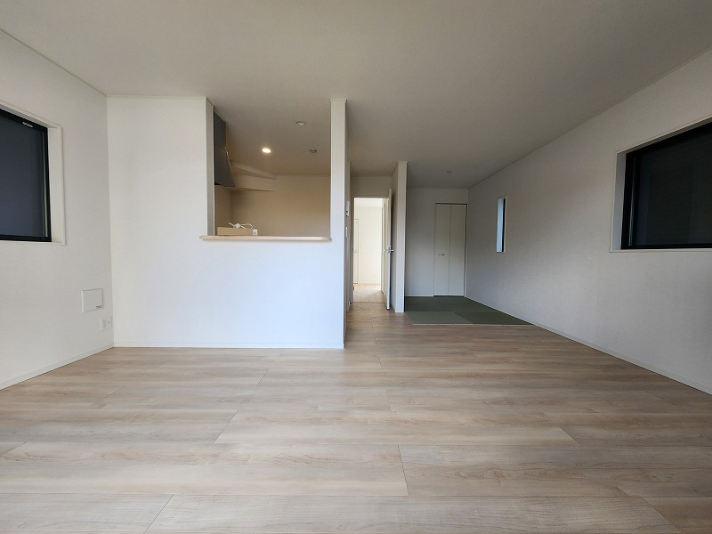 小牧市大字二重堀　新築戸建　１号棟の居間・リビング|こちらのリビングで趣味の時間をお楽しみください