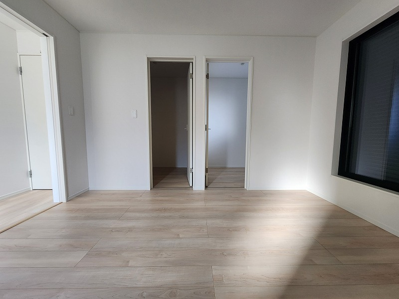 小牧市大字二重堀　新築戸建　１号棟の洋室|明るい洋室です