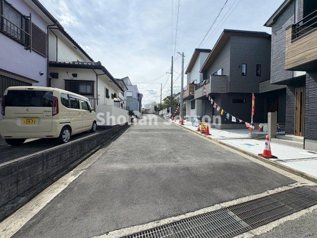 【周辺】 | お子様の通学楽々な小・中学校近く、子育て安心・便利なロケーション！
周辺環境も併せて、ご内見下さいね♪