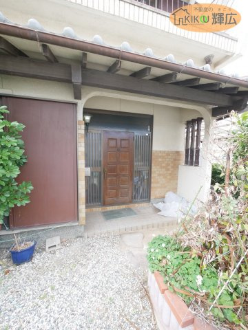 加古川市別府町別府　中古戸建の玄関
