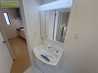 【独立洗面台】 | 並列2台駐車可　パントリー　全室南向　小室町　B号棟 | 同タイプ