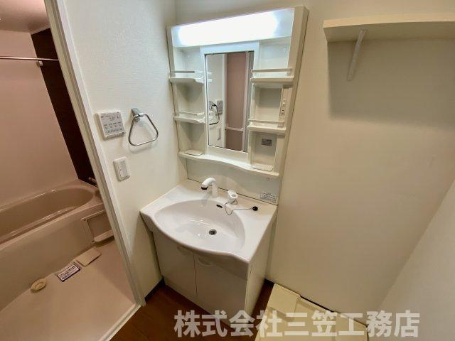 枚方市楠葉並木２丁目の賃貸マンションの洗面所