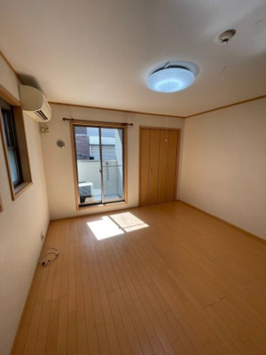 【居間・リビング】 | クローバーアベニュー | ２面採光のお部屋