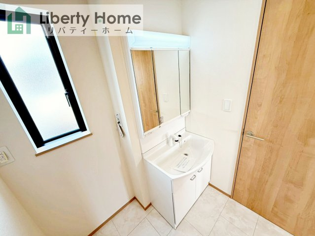 土浦市おおつ野6丁目10番　新築戸建　A号棟の独立洗面台