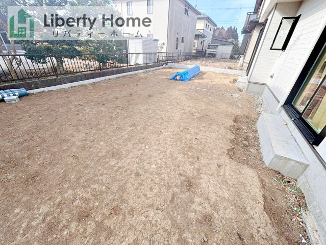 土浦市おおつ野6丁目10番　新築戸建　A号棟の前面道路含む現地写真