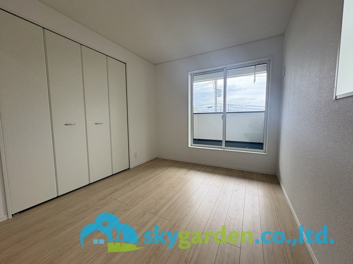 藤沢市大鋸第21　新築戸建　全2棟1号棟の寝室|広くて明るい寝室