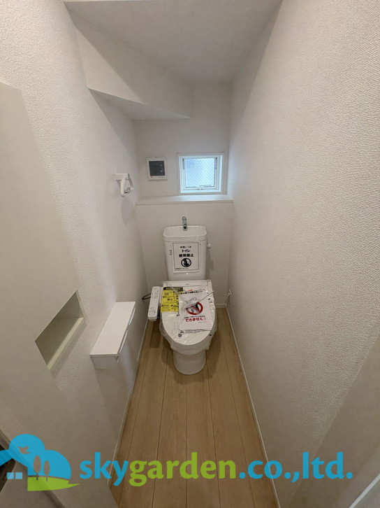 藤沢市大鋸第21　新築戸建　全2棟1号棟のトイレ|落ち着いた色調のトイレです