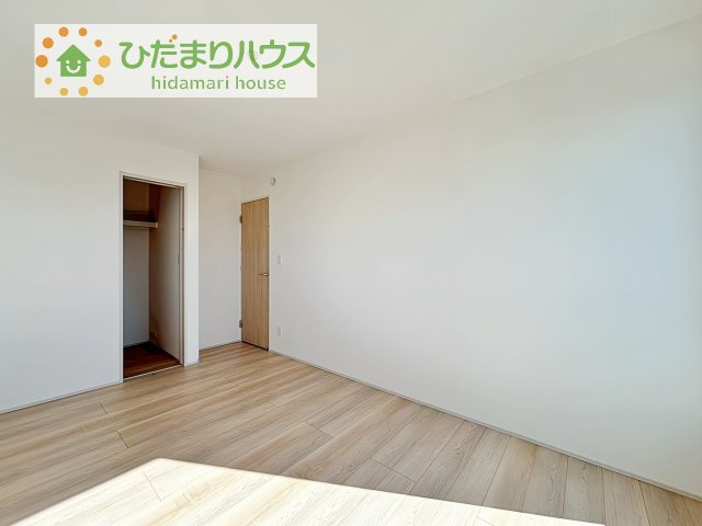 【寝室】 | 土浦市右籾2448番　新築戸建　A号棟 | 大きなベッドを置いても余裕の広さの主寝室♪