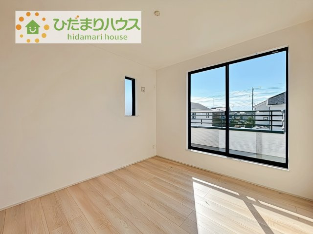 【洋室】 | 土浦市右籾2448番　新築戸建　A号棟 | お掃除しやすく、清潔感を保てるのでダニも発生しにくいフローリング♪