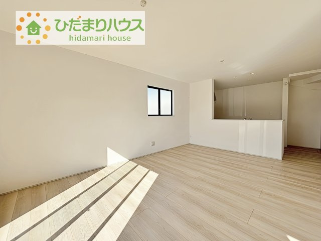 【居間・リビング】 | 土浦市右籾2448番　新築戸建　A号棟 | 早くお仕事終わらせて、家に帰りたくなるようなリビングです(^^♪