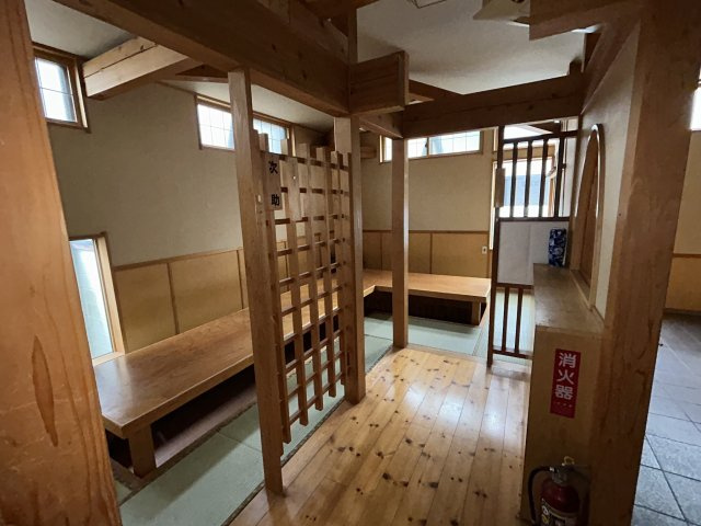 【玄関】 | 【店舗】大仙市大曲丸の内町 大曲駅西口徒歩7分、居酒屋店舗の居抜き物件 飲食店街立地