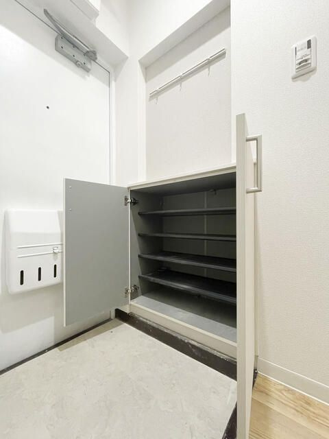 ウスダム・コーヅ池之端ハイツの玄関