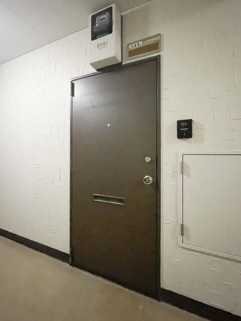 ウスダム・コーヅ池之端ハイツの玄関