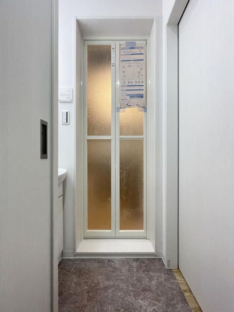 ウスダム・コーヅ池之端ハイツの玄関