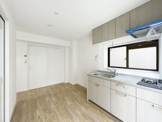 ウスダム・コーヅ池之端ハイツの居間・リビング