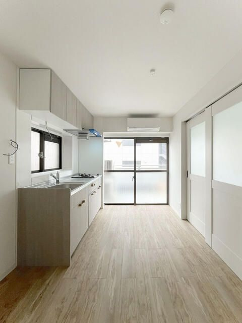 ウスダム・コーヅ池之端ハイツの居間・リビング