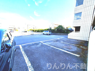 【駐車場】 | ガーデンヒルズ住吉Ⅰ | 車をお持ちの方に嬉しい駐車場付きの物件です