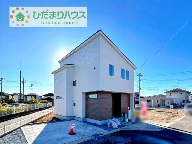 【外観】 | 龍ケ崎市白羽4丁目第1期　新築戸建 | 白を基調とした明るい印象を受ける外観です！