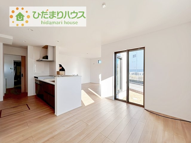 【居間・リビング】 | 龍ケ崎市白羽4丁目第1期　新築戸建 | お子様が元気に遊べる広々としたリビングです！