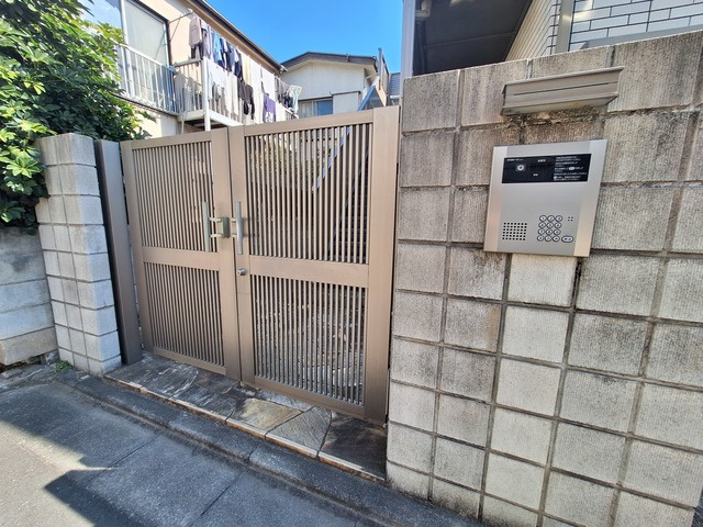 鈴木館３ｒｄのエントランス|オートロック