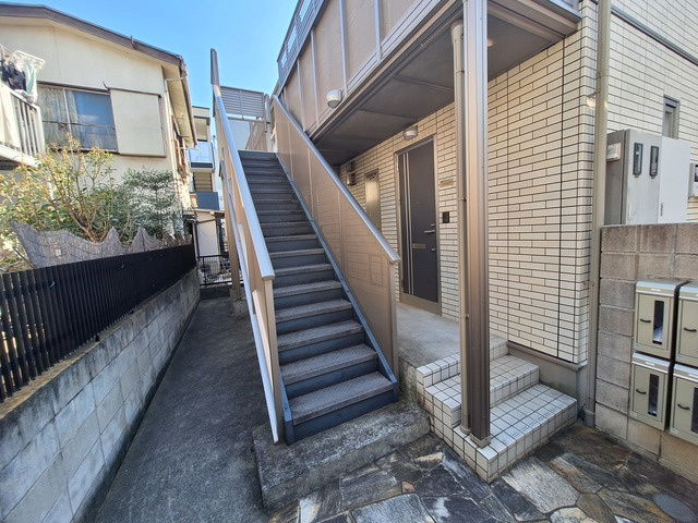 鈴木館３ｒｄのロビー|エントランス