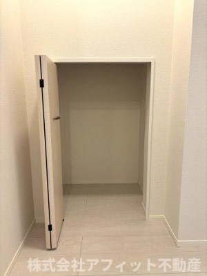 【その他】 | ハレカピリナ新涯 | 階段下収納