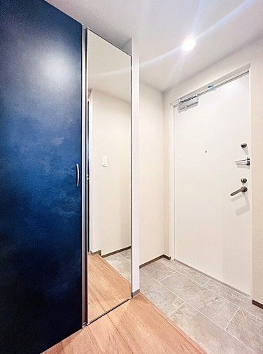 グローリオシェルト新宿山吹町の玄関