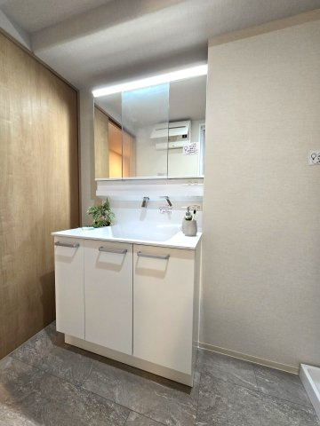 サーパス寺塚の独立洗面台