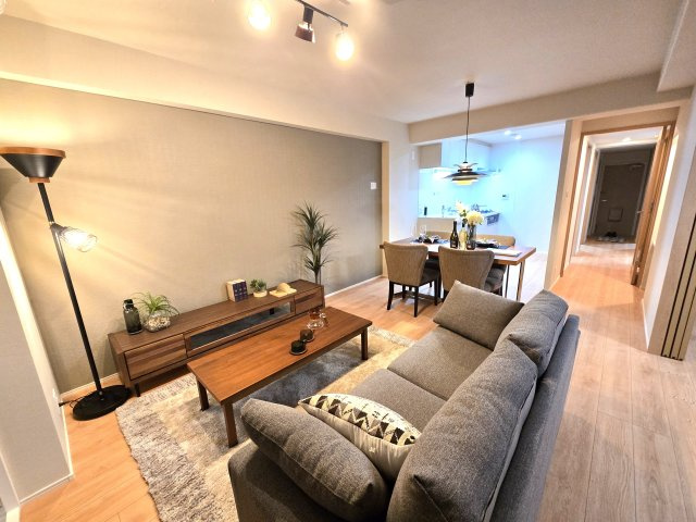 サーパス寺塚の居間・リビング