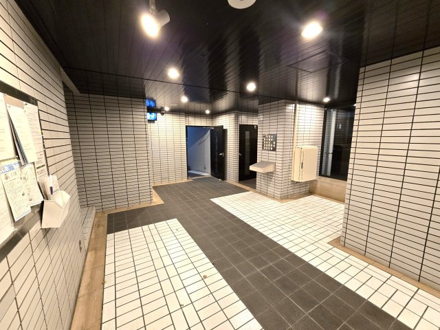 サーパス寺塚のエントランス