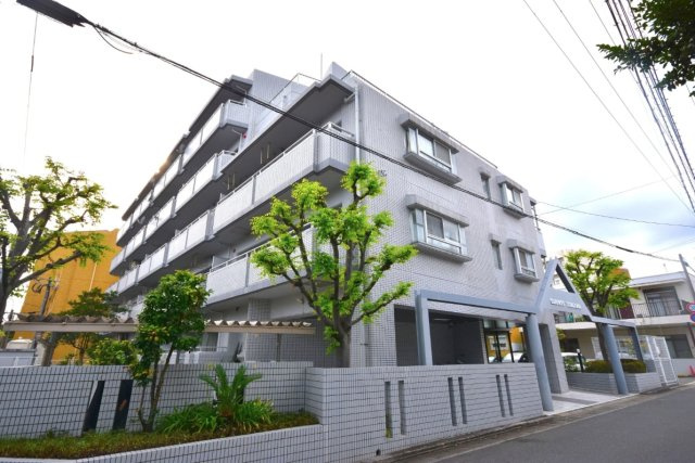 サーパス寺塚の外観