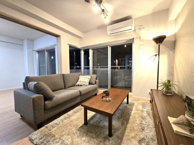 サーパス寺塚の居間・リビング