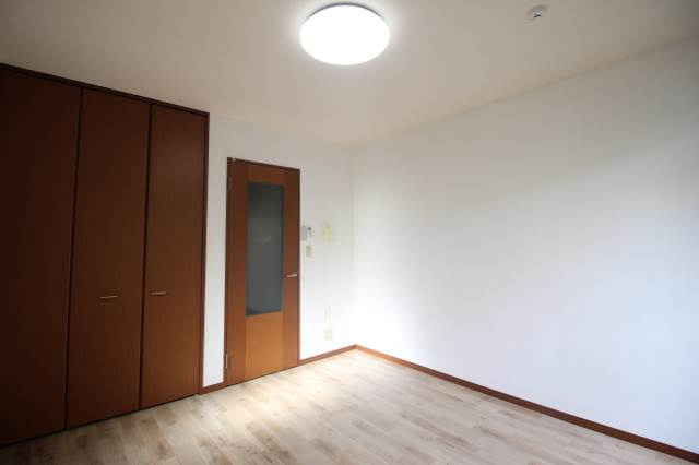 ノーブルコートの寝室|照明付き♪
