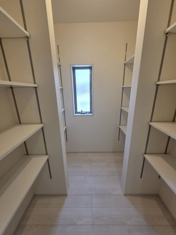 リーブルガーデン．S　鴻巣鎌塚　の収納|現地パントリー（2026年04月20日）撮影