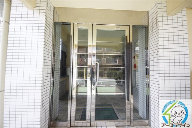 メゾンドアルカディアのエントランス