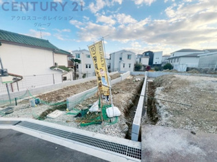令和8年7月完成予定　新築分譲戸建て。現在建築中です。