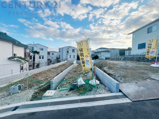 令和8年7月完成予定　新築分譲戸建て。現在建築中です。