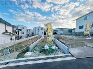 令和8年7月完成予定　新築分譲戸建て。現在建築中です。