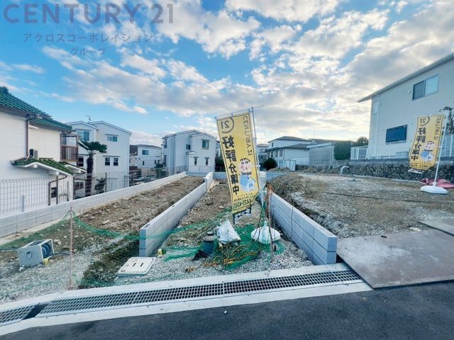 令和8年7月完成予定　新築分譲戸建て。現在建築中です。