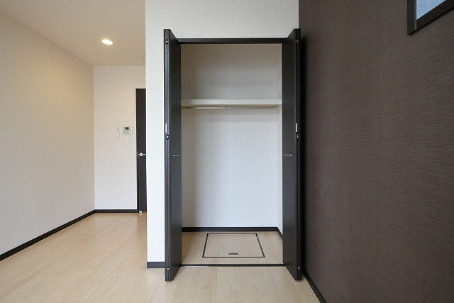 フジパレス鶴見Ⅱ番館の玄関