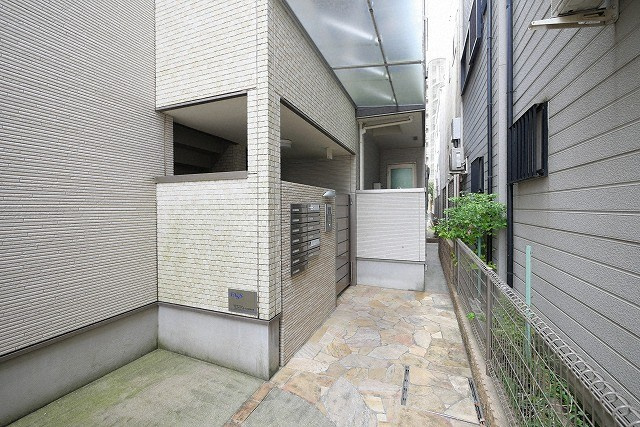 フジパレス鶴見Ⅱ番館のエントランス