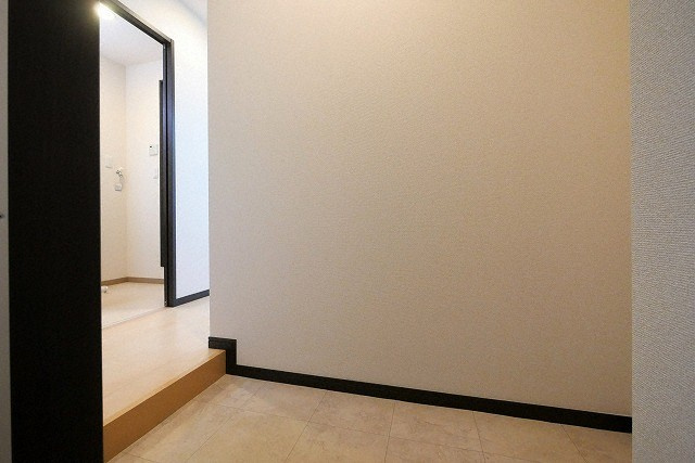 フジパレス鶴見Ⅱ番館の玄関