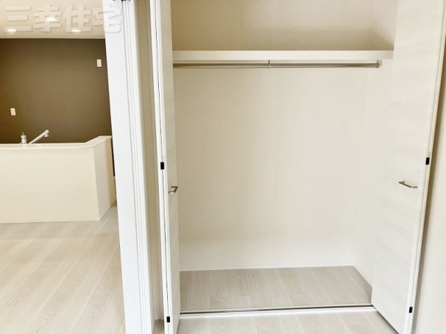 碧南市志貴町の収納|洋室の収納。収納はあればあるだけ助かりますね