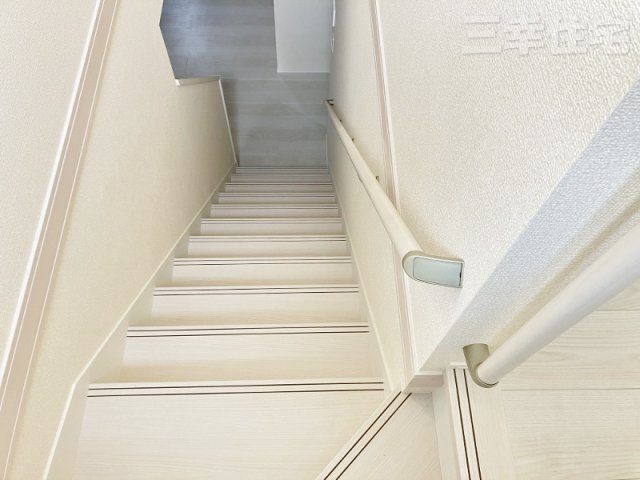 碧南市志貴町のその他|階段やトイレには手すりを設置し、転落の防止や体への負担を軽減しています。健康や安全に配慮した安心の住宅を提供しています