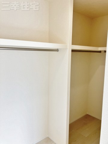 碧南市志貴町の収納|主寝室のウォークインクローゼット2.25帖。もはや個室になる広さ♪