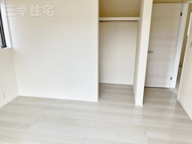 碧南市志貴町の収納|洋室のウォークインクローゼット