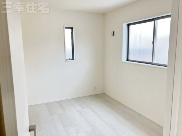 碧南市志貴町の洋室|北面でも明るい洋室5.5帖。
